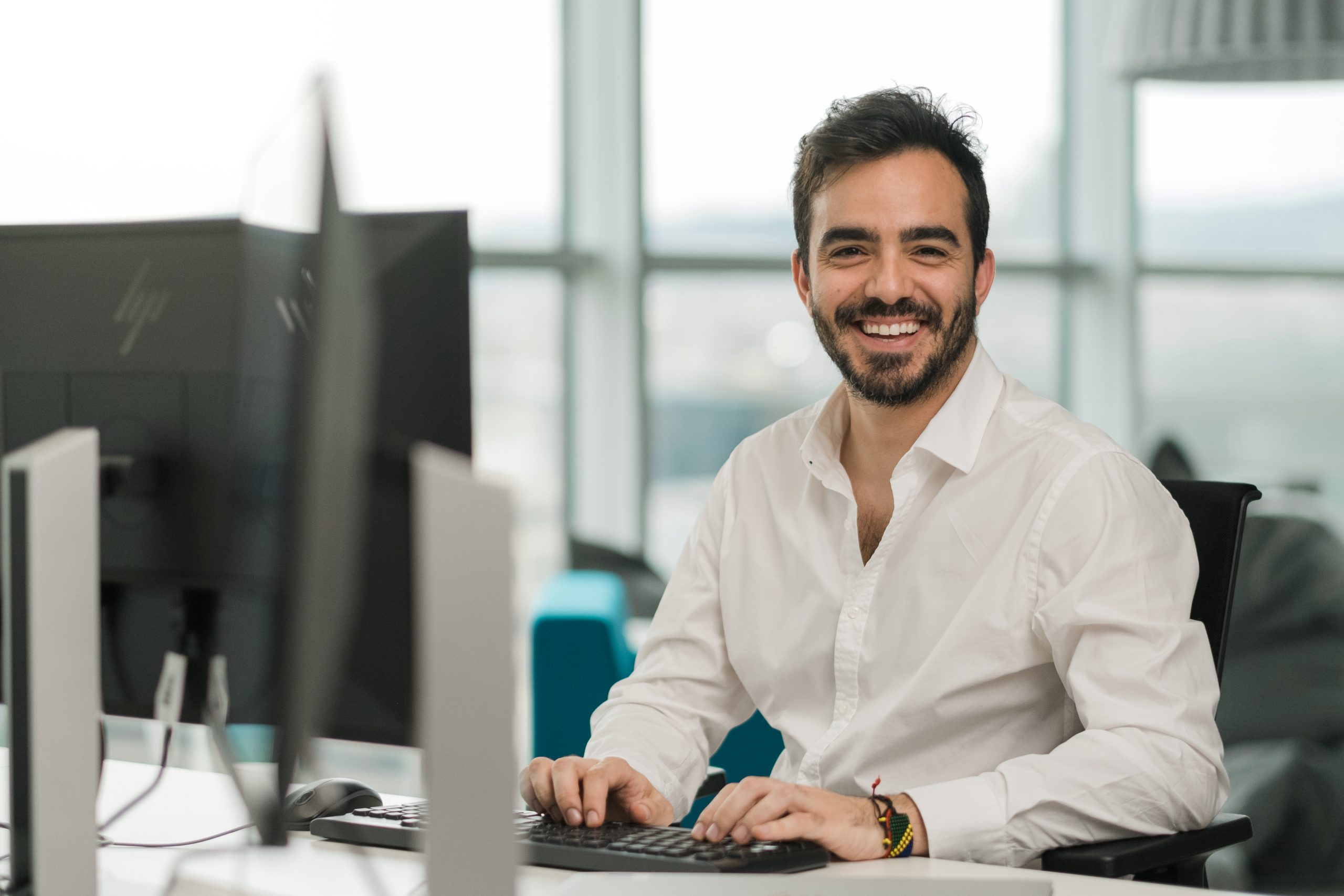 “Team member developing digital solutions with AI, PrestaShop, and Microsoft 365
